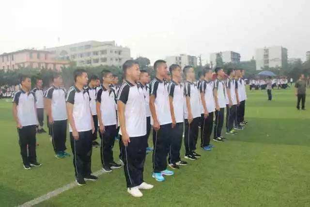 邛崍二中學校風采