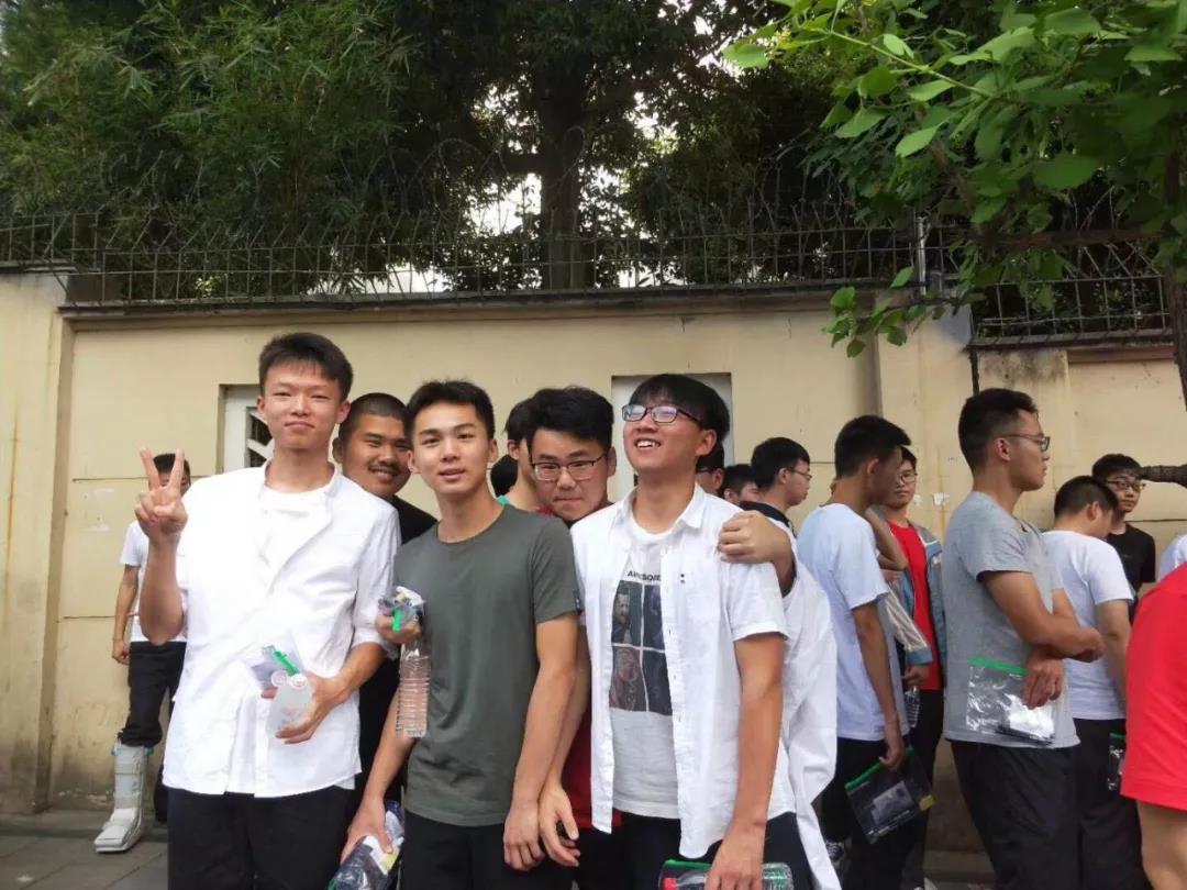成都市鹽道街中學(xué)外語學(xué)校：再遇是何時(shí)，相逢已是春