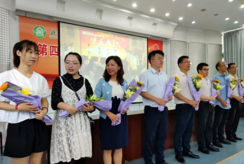 北京師范大學(xué)成都實(shí)驗學(xué)校2019屆學(xué)生畢業(yè)典禮