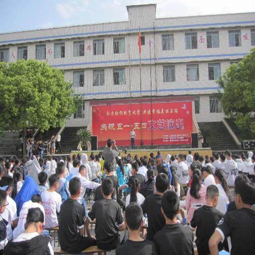 石湍中學(xué)中考分?jǐn)?shù)線是多少？