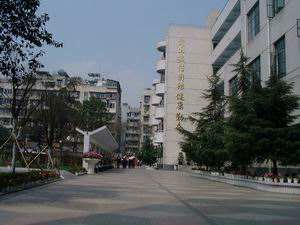 成都市第十七中學(xué)2018年中考分?jǐn)?shù)線是多少？