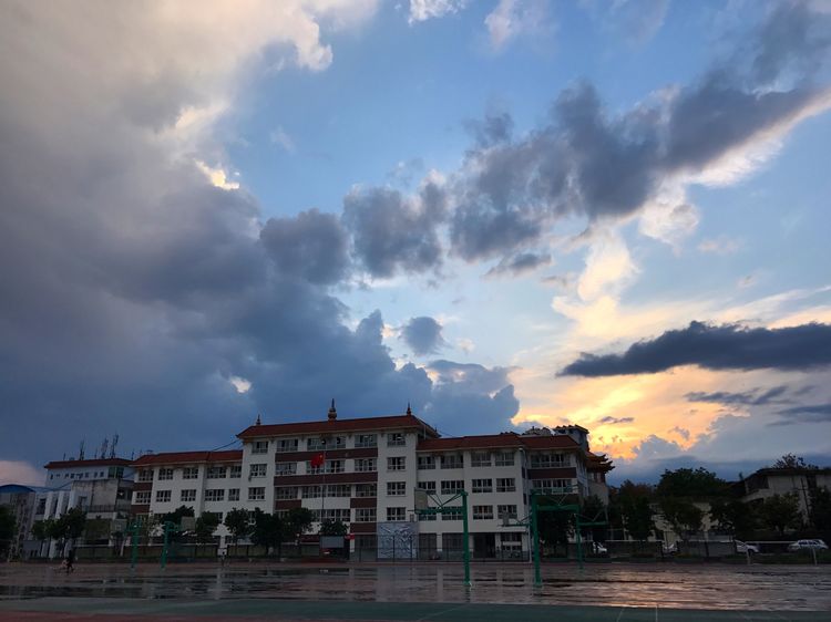 涼山州民族中學(xué)教學(xué)好不好？