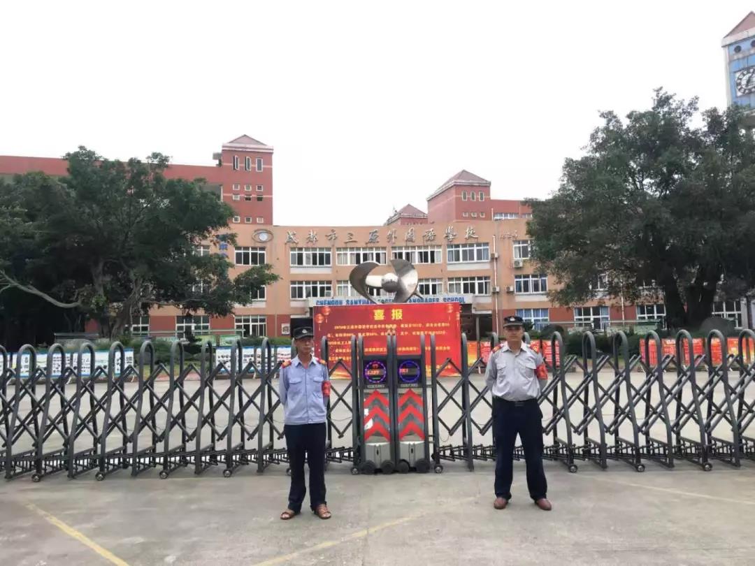 邁進(jìn)成都市三原外國語學(xué)校校門 開啟逐夢征程
