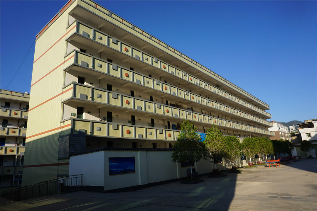 漁門中學學校寢室如何？
