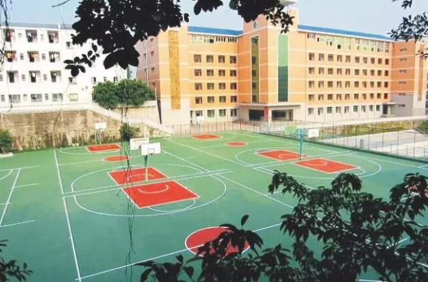 渠縣中學(xué)地理位置在哪兒？