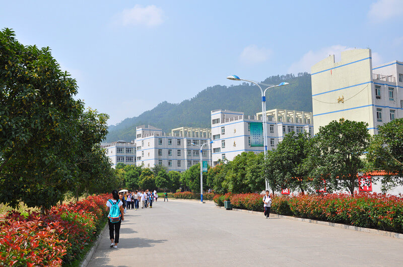 筠連縣中學(xué)地址在哪？