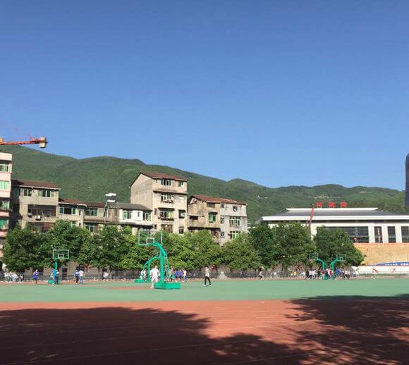 萬源三中地址在哪里？