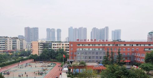 四川師范大學(xué)附屬中學(xué)地理位置在哪里？