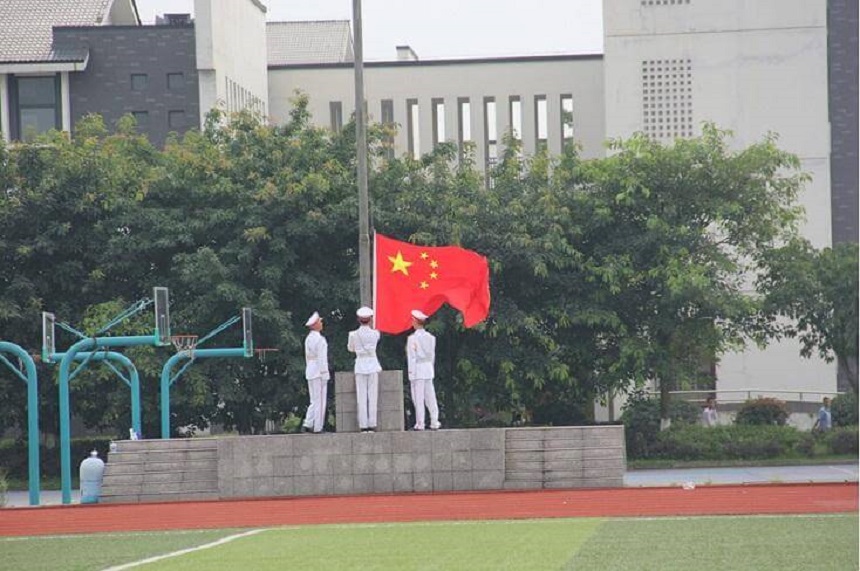 石室白馬中學(xué)近幾年的中考錄取分?jǐn)?shù)線是多少？