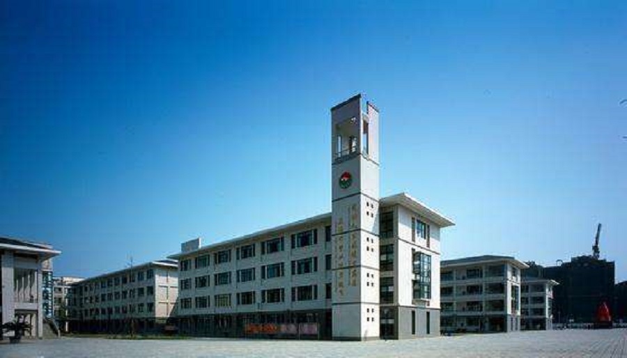 都江堰外國(guó)語(yǔ)實(shí)驗(yàn)學(xué)校2020年中考錄取分?jǐn)?shù)線是多少？