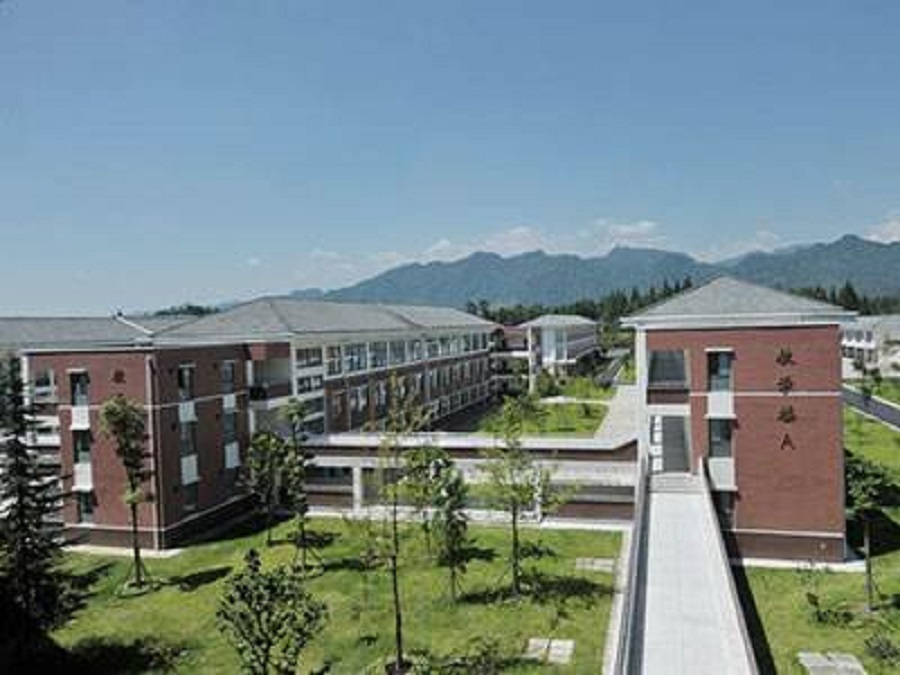 青城山高級(jí)中學(xué)2020年中考錄取分?jǐn)?shù)線是多少？
