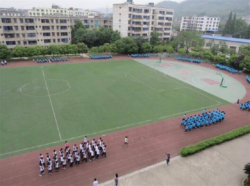 洛帶中學(xué)是公辦還是民辦？