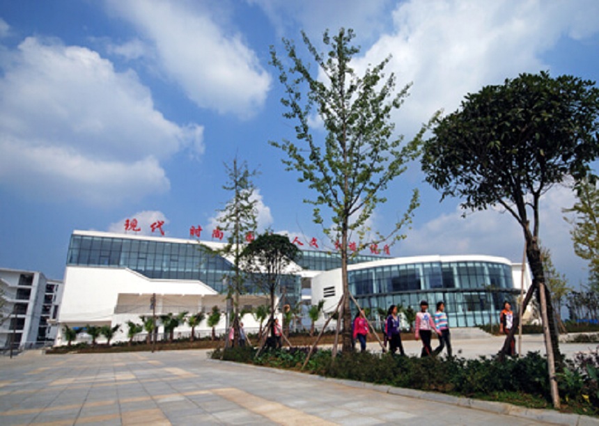 成都經(jīng)濟技術(shù)開發(fā)區(qū)實驗中學校園環(huán)境好不好？