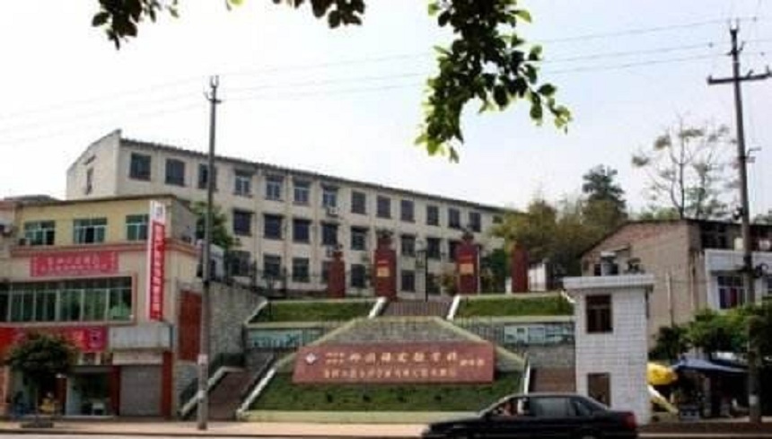 資陽外國語學校環(huán)境、教學設施好不好？