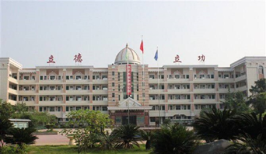 資陽中學(xué)環(huán)境好不好？