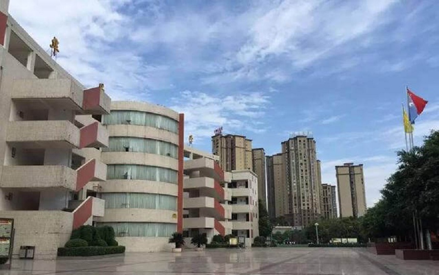 華興中學是民辦嗎？
