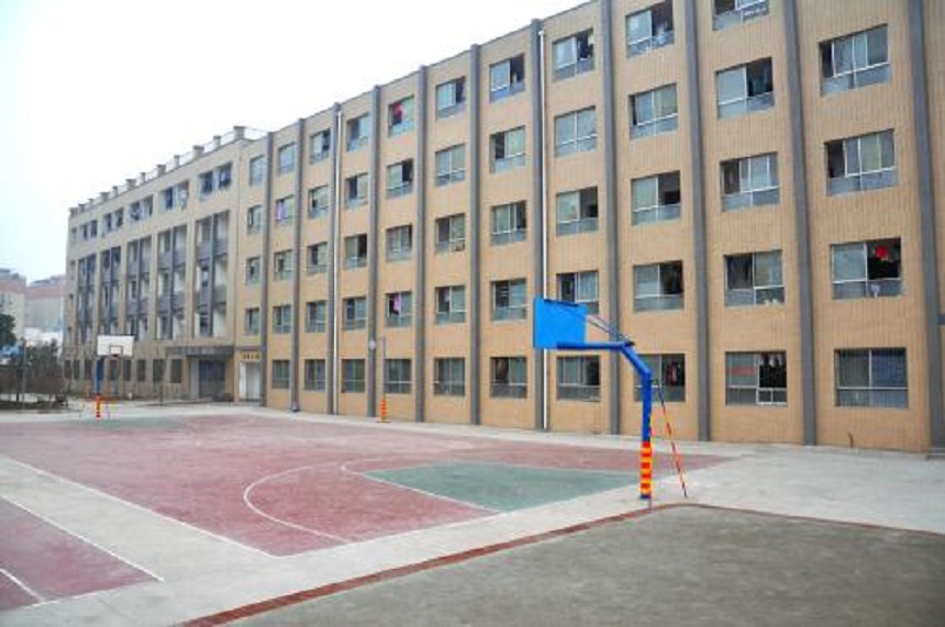 德陽東電中學(xué)是不是公辦高中？