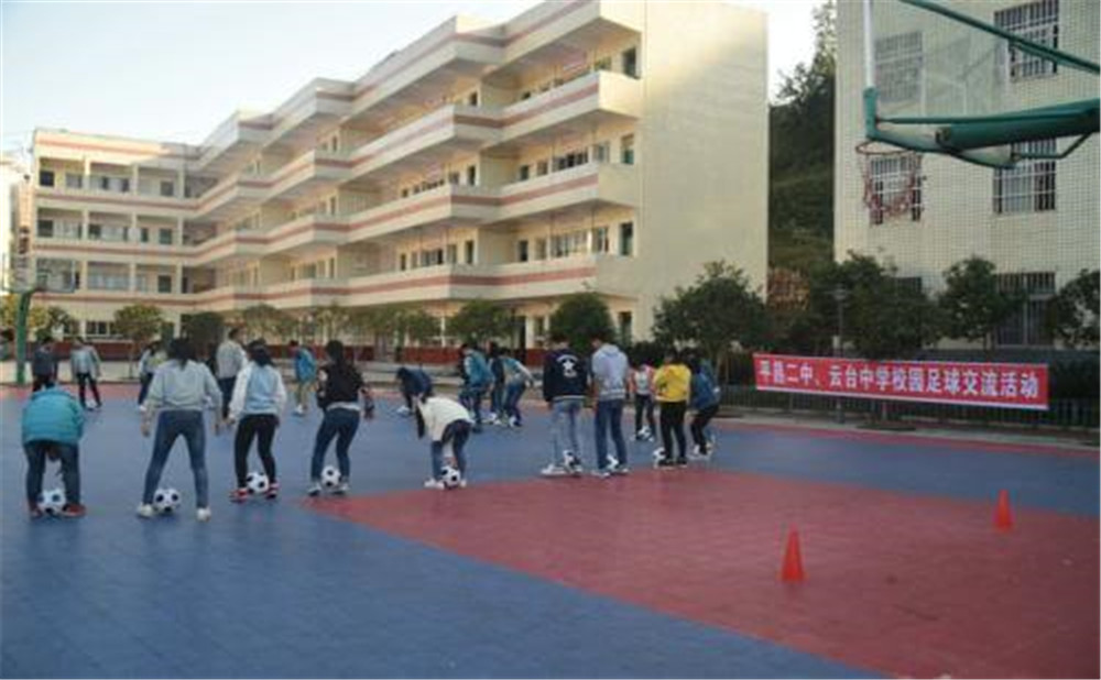 云臺(tái)中學(xué)學(xué)校詳細(xì)地址在什么地方？