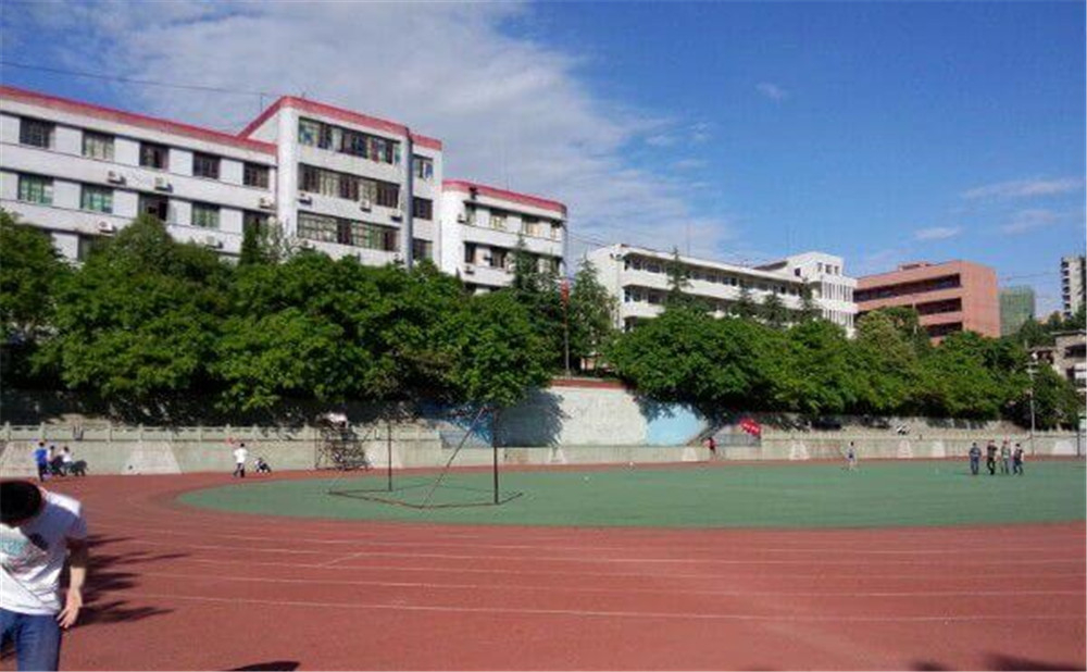 通江縣實(shí)驗(yàn)中學(xué)校園環(huán)境如何？