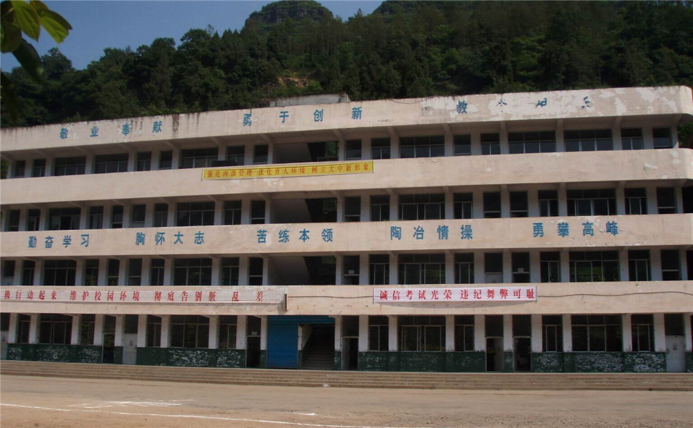 南江縣大河中學學校環(huán)境如何？