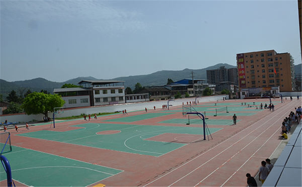 曾口中學(xué)學(xué)校環(huán)境怎么樣？