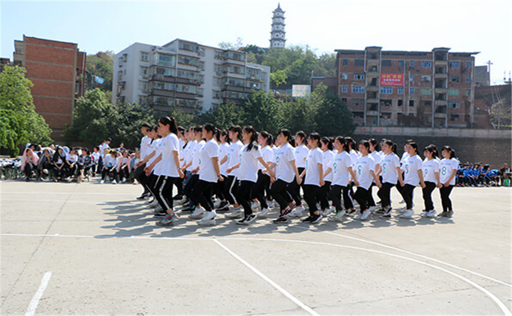威遠縣自強中學(xué)學(xué)校詳細地址在什么地方？