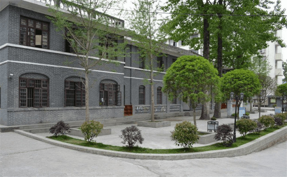 閬中市柏埡中學(xué)學(xué)校環(huán)境怎么樣？