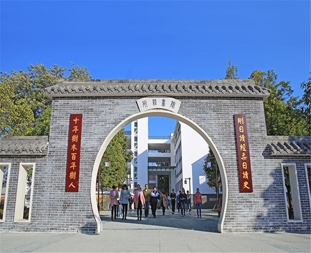 西昌市第二中學(xué)2020年的收費標(biāo)準(zhǔn)是多少？