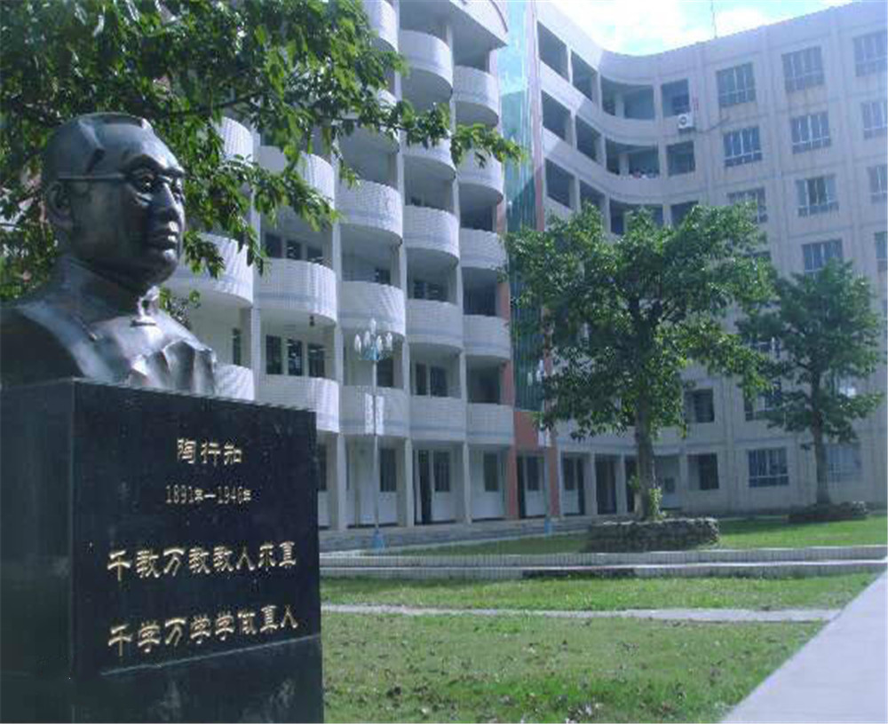 西昌市第六中學(xué)學(xué)校招辦電話是多少？
