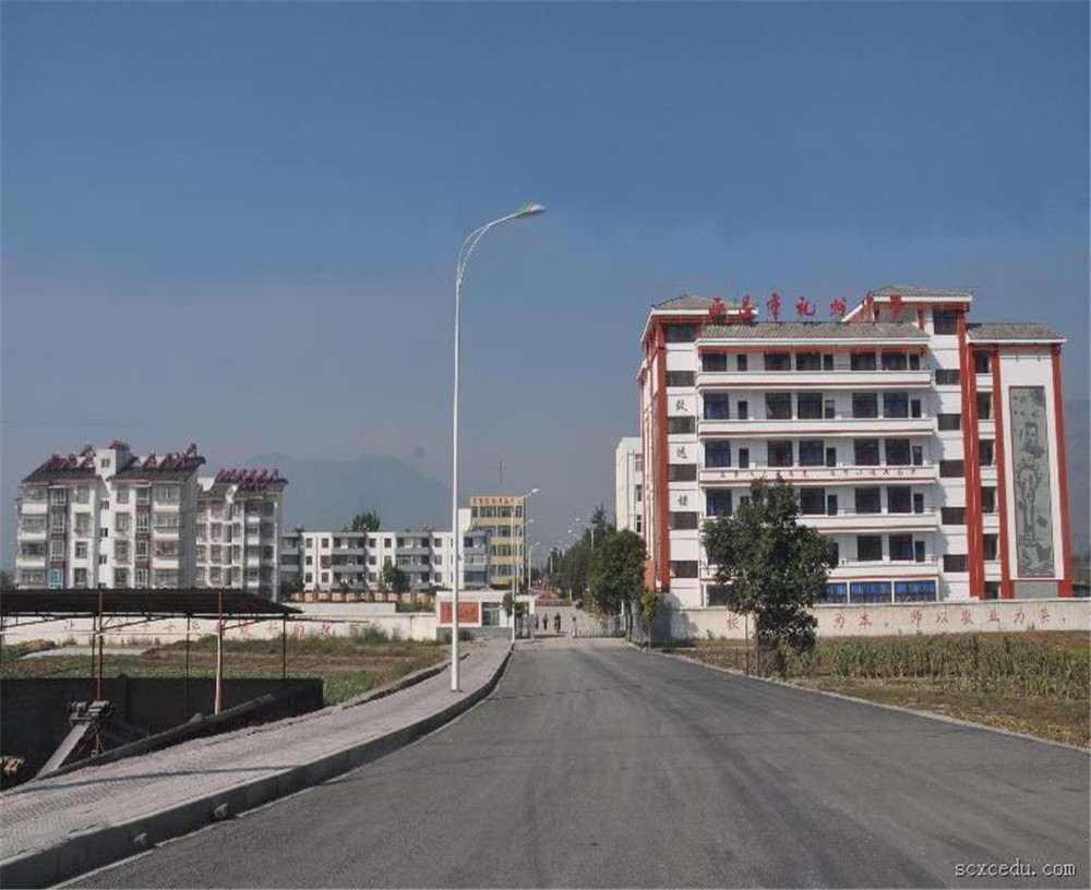 西昌市禮州中學(xué)學(xué)校招辦電話是多少？