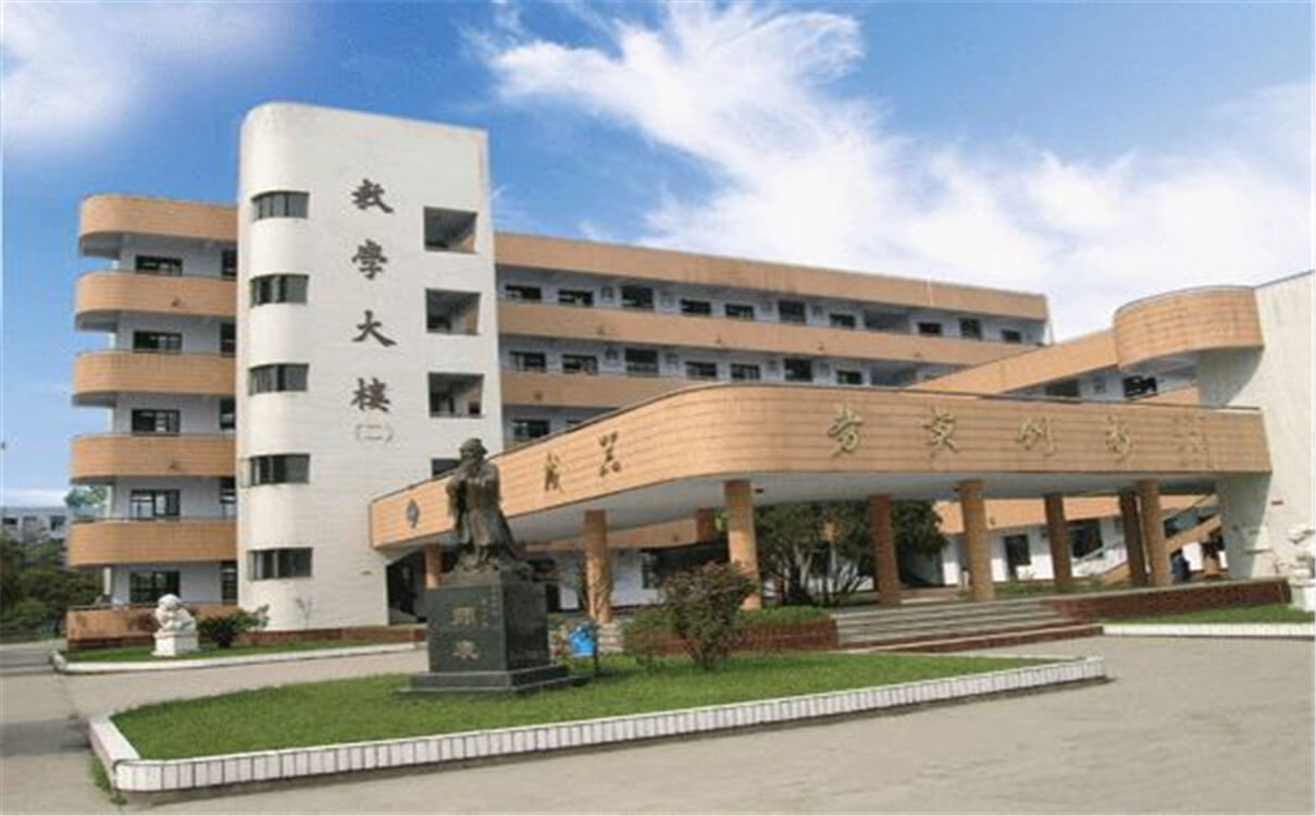 西南交通大學(xué)附屬中學(xué)高中部的錄取分?jǐn)?shù)是多少？