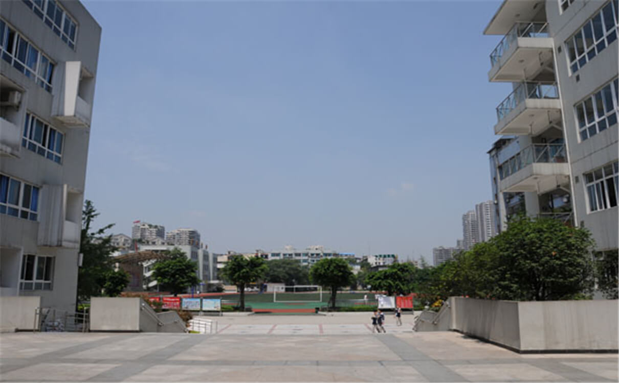 成都鐵路中學(xué)高中部的錄取分?jǐn)?shù)是多少？