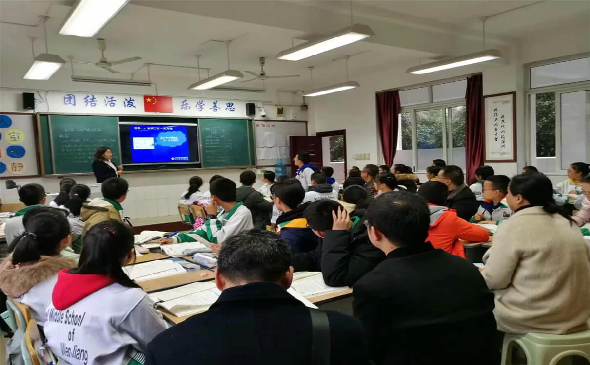 溫江二中每年的學(xué)費(fèi)是多少錢(qián)？