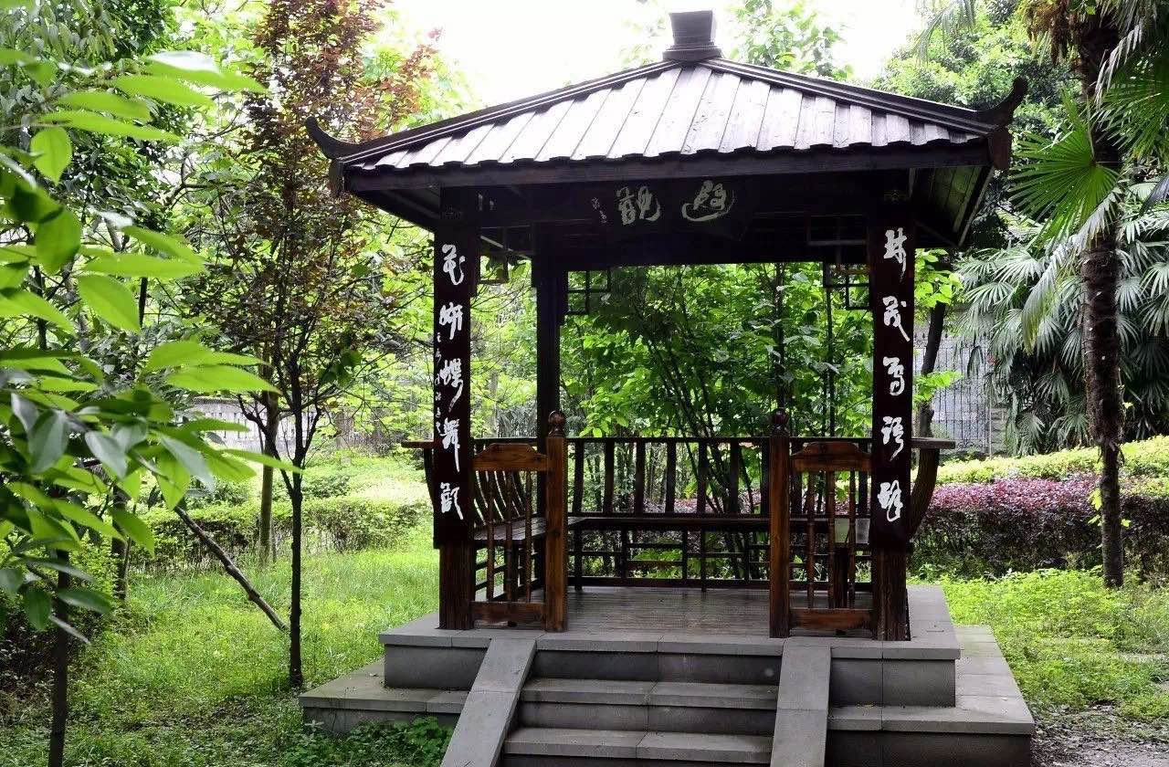 成都十八中一年的學(xué)費(fèi)是多少？