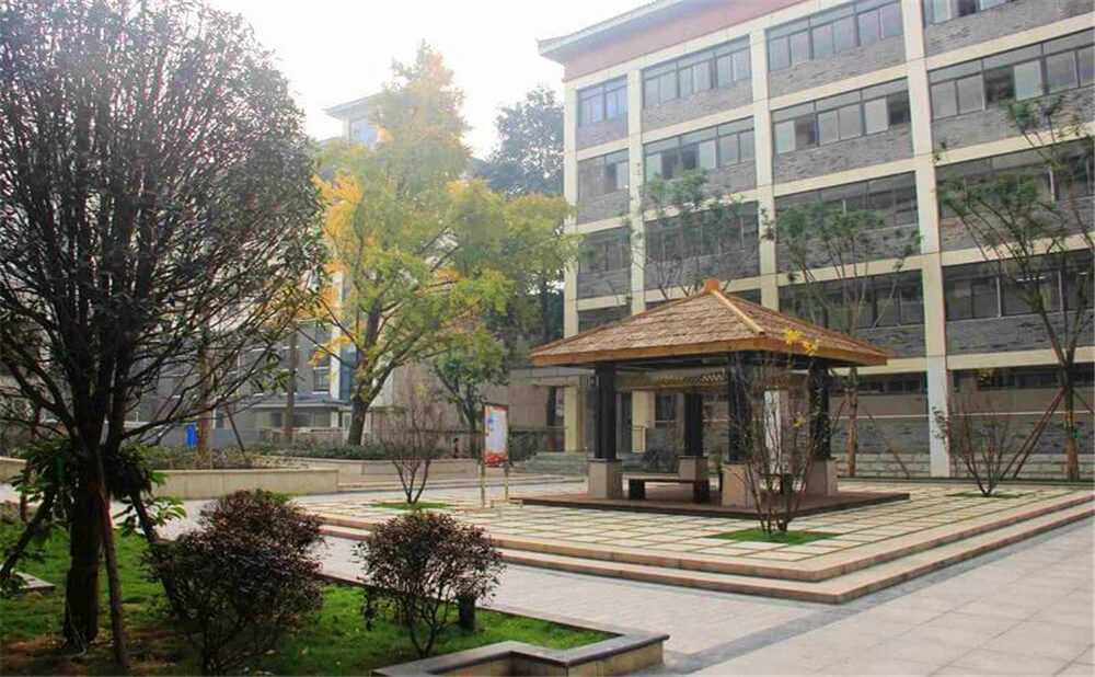 成都市西北中學(xué)的老師怎么樣？