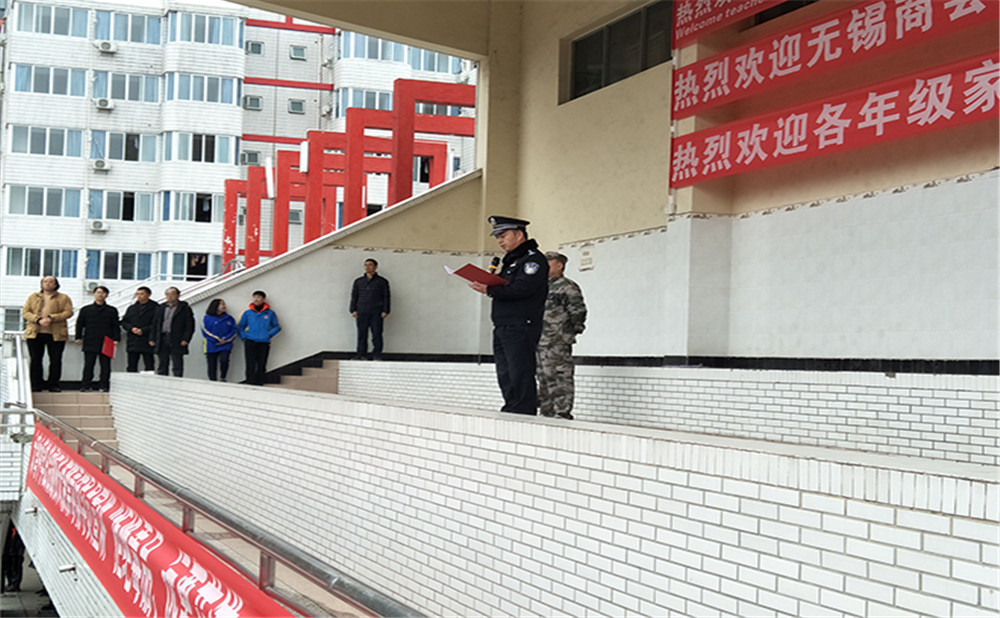 大彎中學(xué)外招生一年的學(xué)費(fèi)是多少？