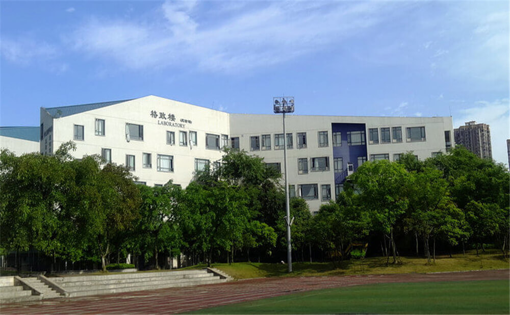 成都實驗外國語學(xué)校（西區(qū)）外招生一年的學(xué)費是多少錢？