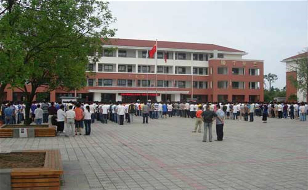 邛崍一中的去年錄取分數(shù)線是多少分？