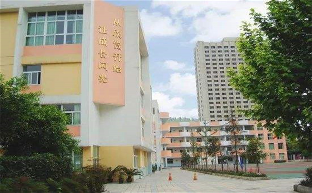 成都成飛中學(xué)的高中住宿怎么樣？