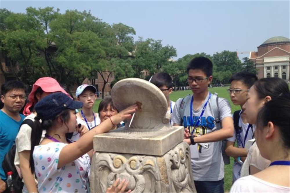 成都七中嘉祥外國(guó)語(yǔ)學(xué)校近三年的錄取分?jǐn)?shù)是多少？