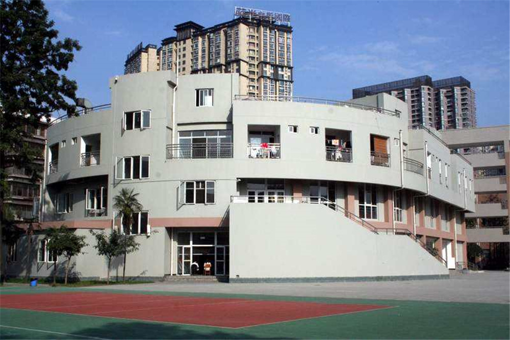 成都市鹽道街中學的住宿怎么樣？