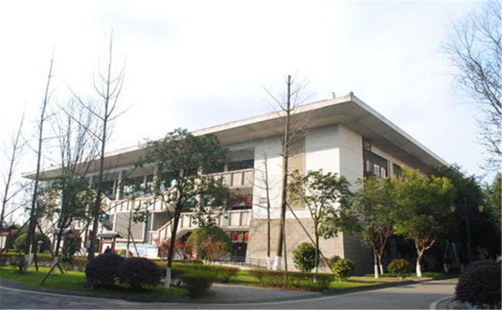 成都石室中學(xué)的高中住宿怎么樣？