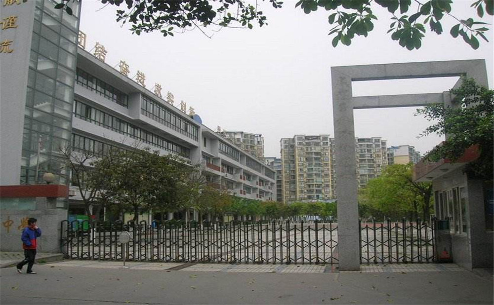 成都玉林中學(xué)的高中住宿怎么樣？
