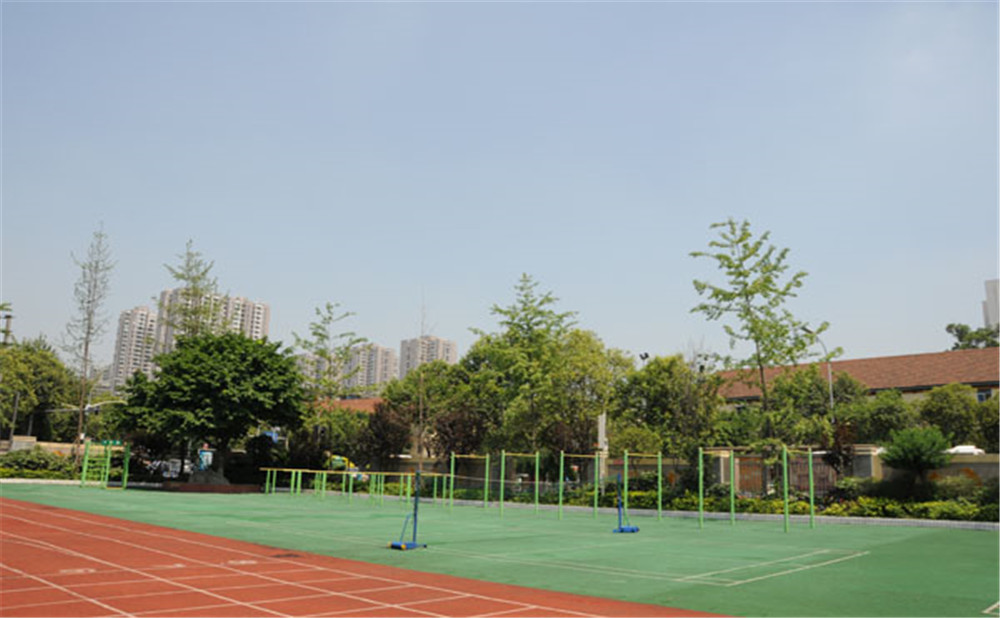 成都鐵路中學(xué)的學(xué)費(fèi)是多少？