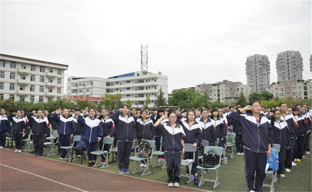 龍泉二中的高中住宿怎么樣？