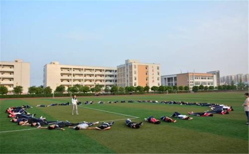 郫縣四中高中宿舍怎么樣？