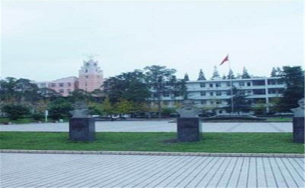 郫縣二中高中宿舍怎么樣？