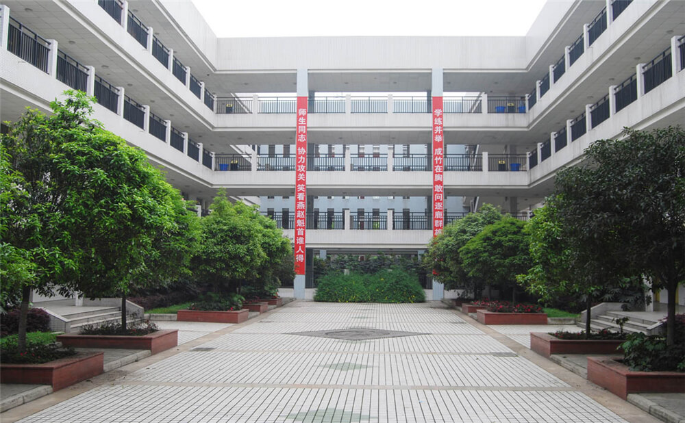 香城中學(xué)的學(xué)費(fèi)是多少錢？