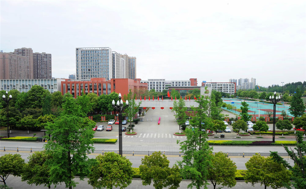 香城中學(xué)的高中住宿怎么樣？