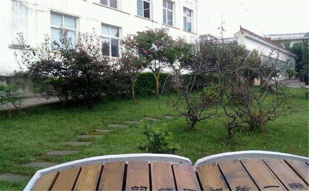 賈家中學(xué)的高中住宿怎么樣？